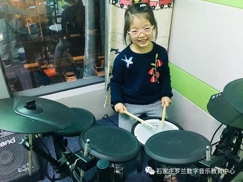 小朋友架子鼓视频,小朋友架子鼓演奏风采展示